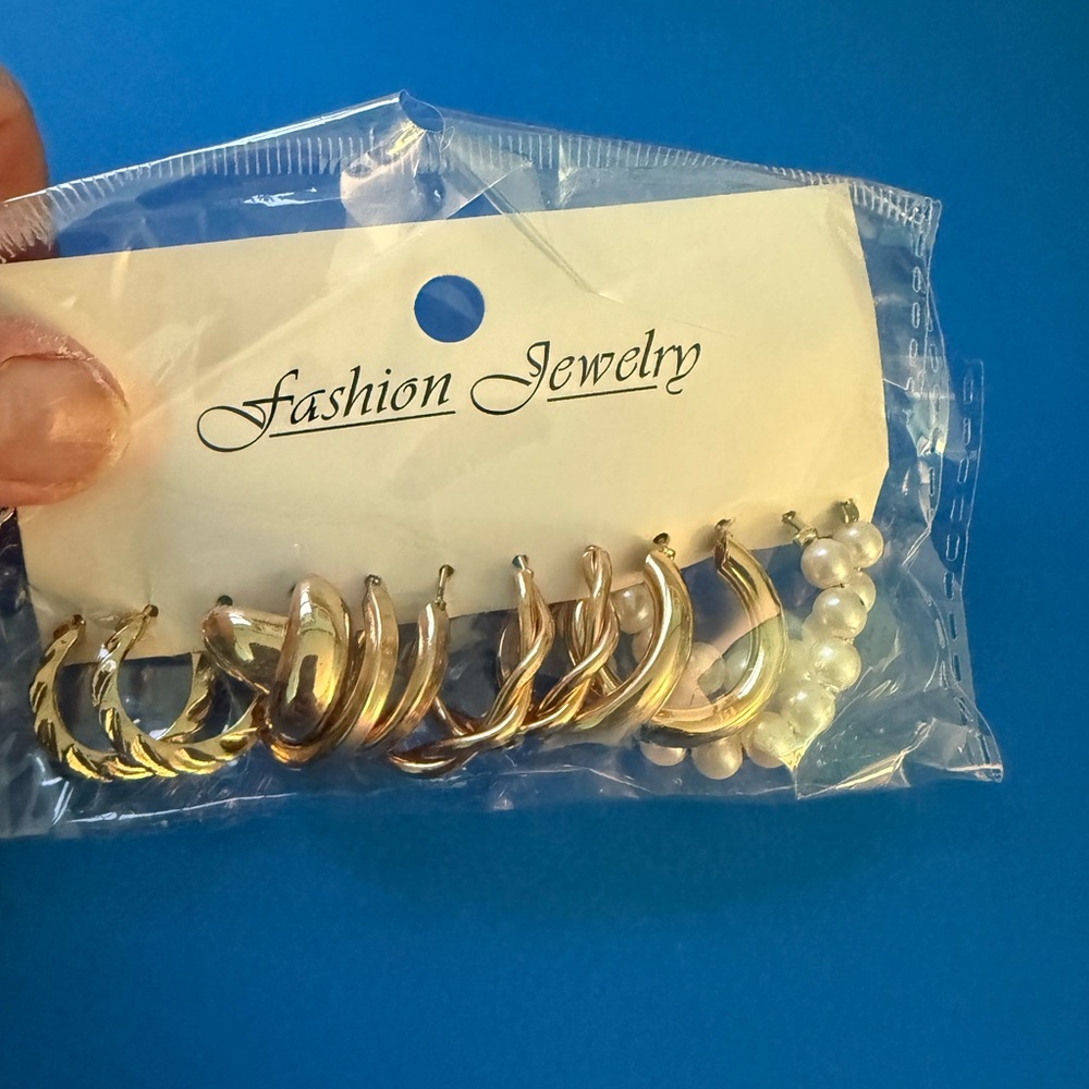 Gold-Tone Hoop Earrings Set of 20 pieces - Picture 9 of 11